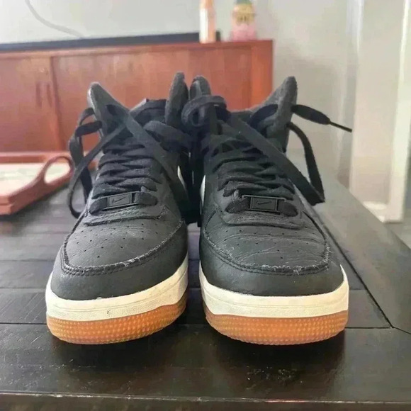 Women’s size 7 Nike. Excellent condition. - Picture 3 of 4